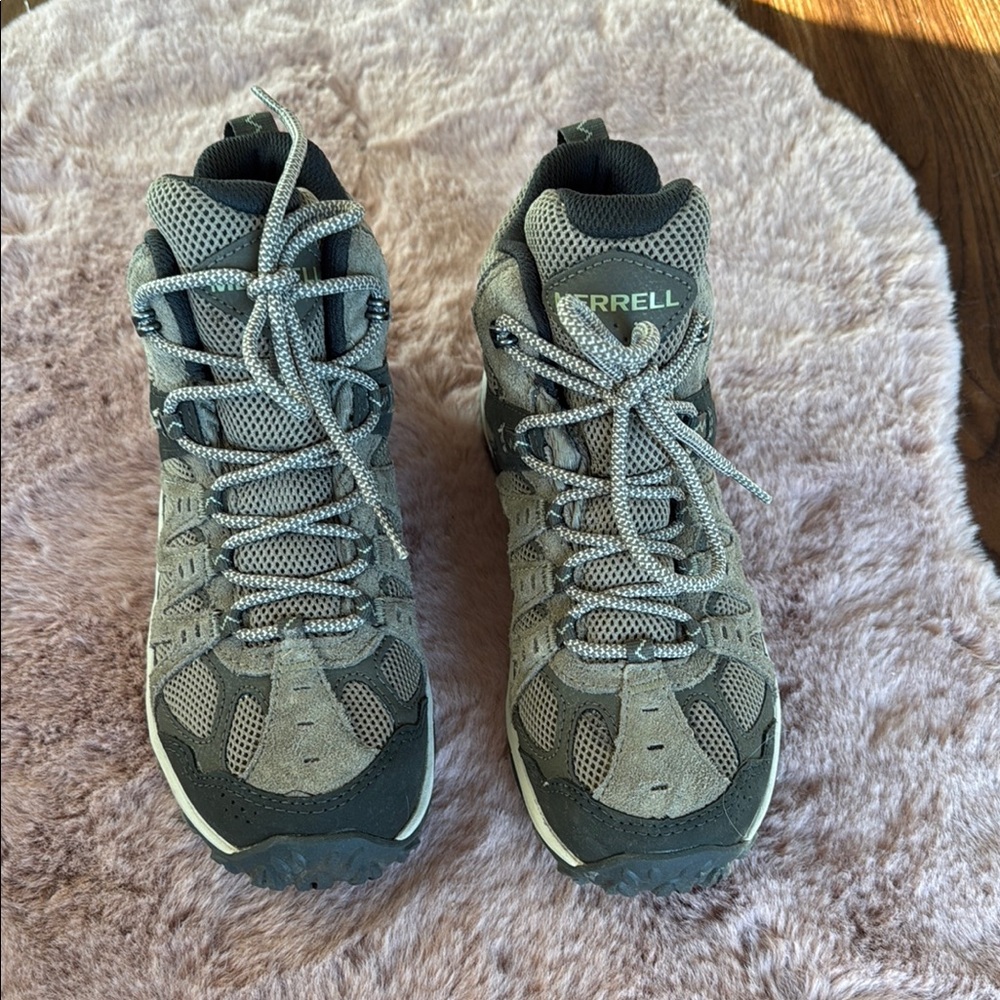 Merrell Women's Gray Trail Boots - Picture 2 of 8